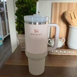 Stanley 40 oz Quencher Tumbler in Rose Quartz
